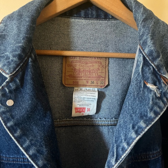 Vintage Levi’s trucker jean jacket blue denim roomy, oversized fit button-up vtg - Picture 9 of 15